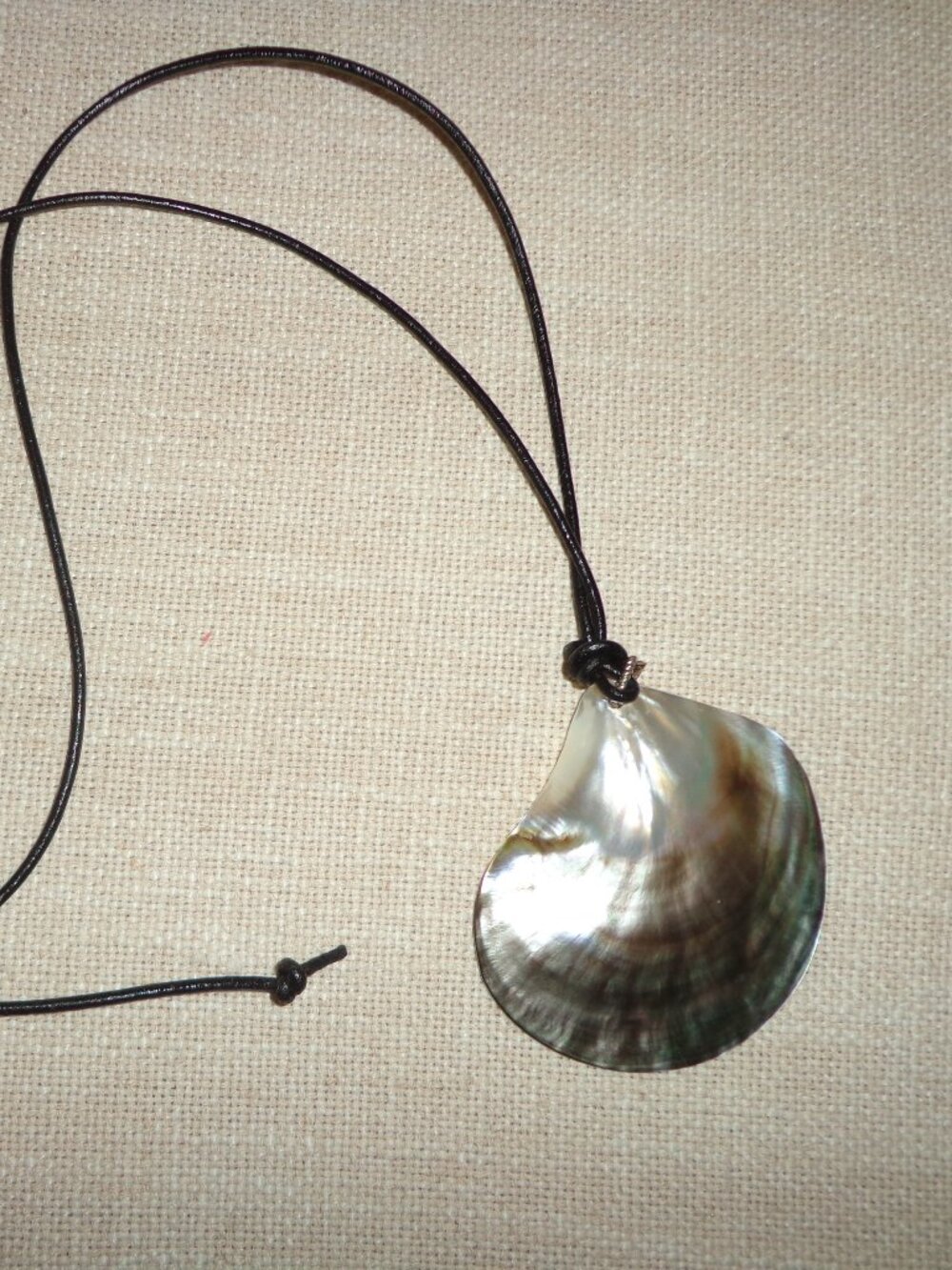 NEW Black Lip Shell Mother of Pearl / Leather Cord Necklace Adjustable